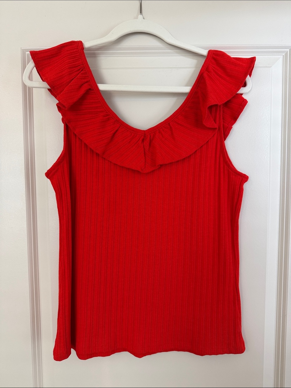 Ann Taylor Red Ruffle Ribbed Sleeveless Top NWT - Picture 3 of 4
